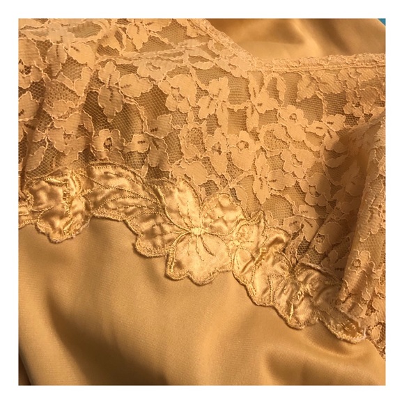 Sold// 1950’s/ 1960’s Seamprufe Yellow Gold Full Slip with  Lace Bust, Small - Picture 3 of 6